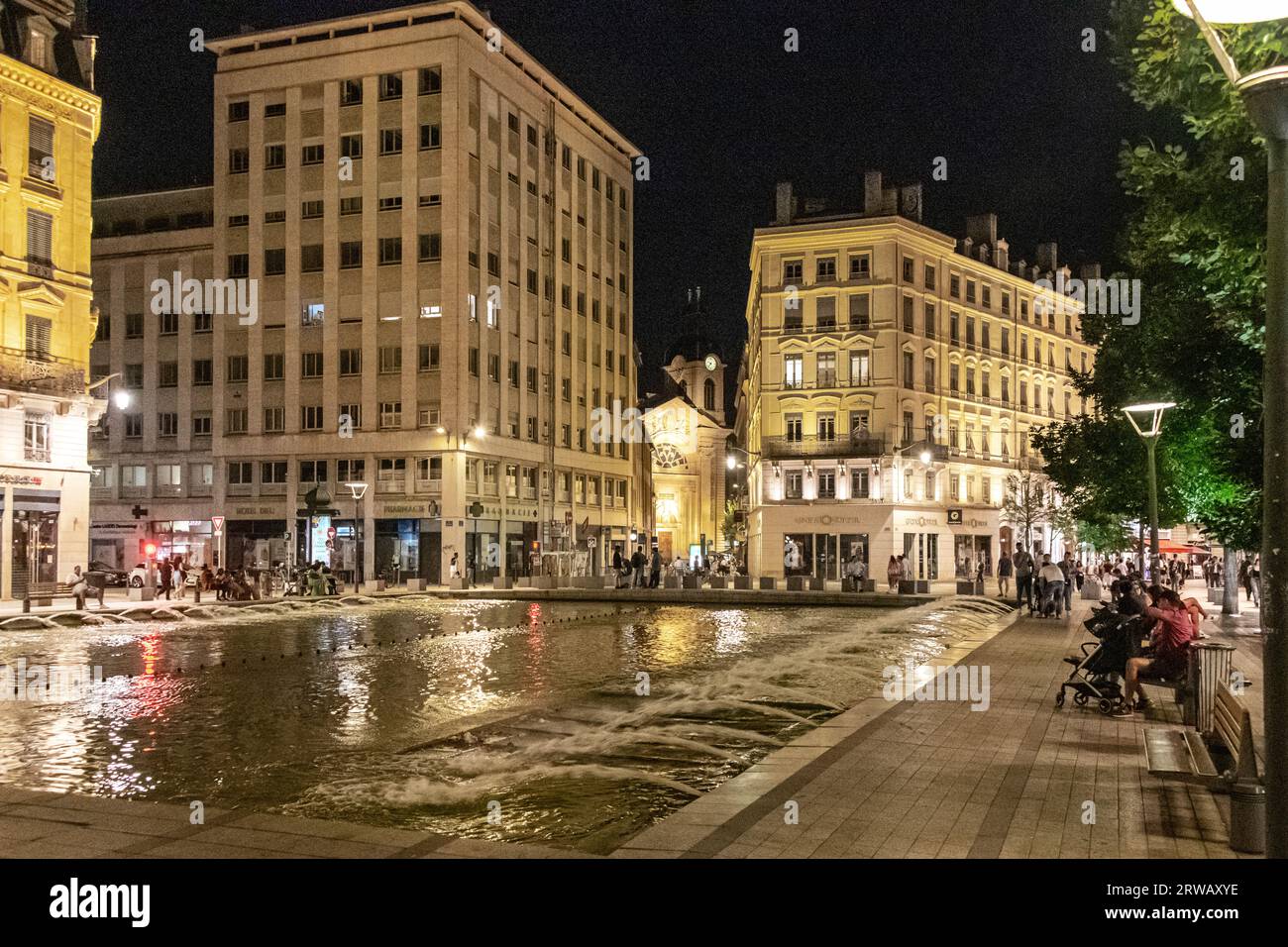 Nachtfoto des Place de la Republique im 2. Arrondissement von Lyon. Stockfoto