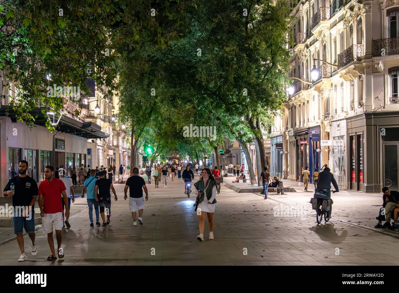 Rue de la République in Lyon, Frankreich bei Nacht. Stockfoto