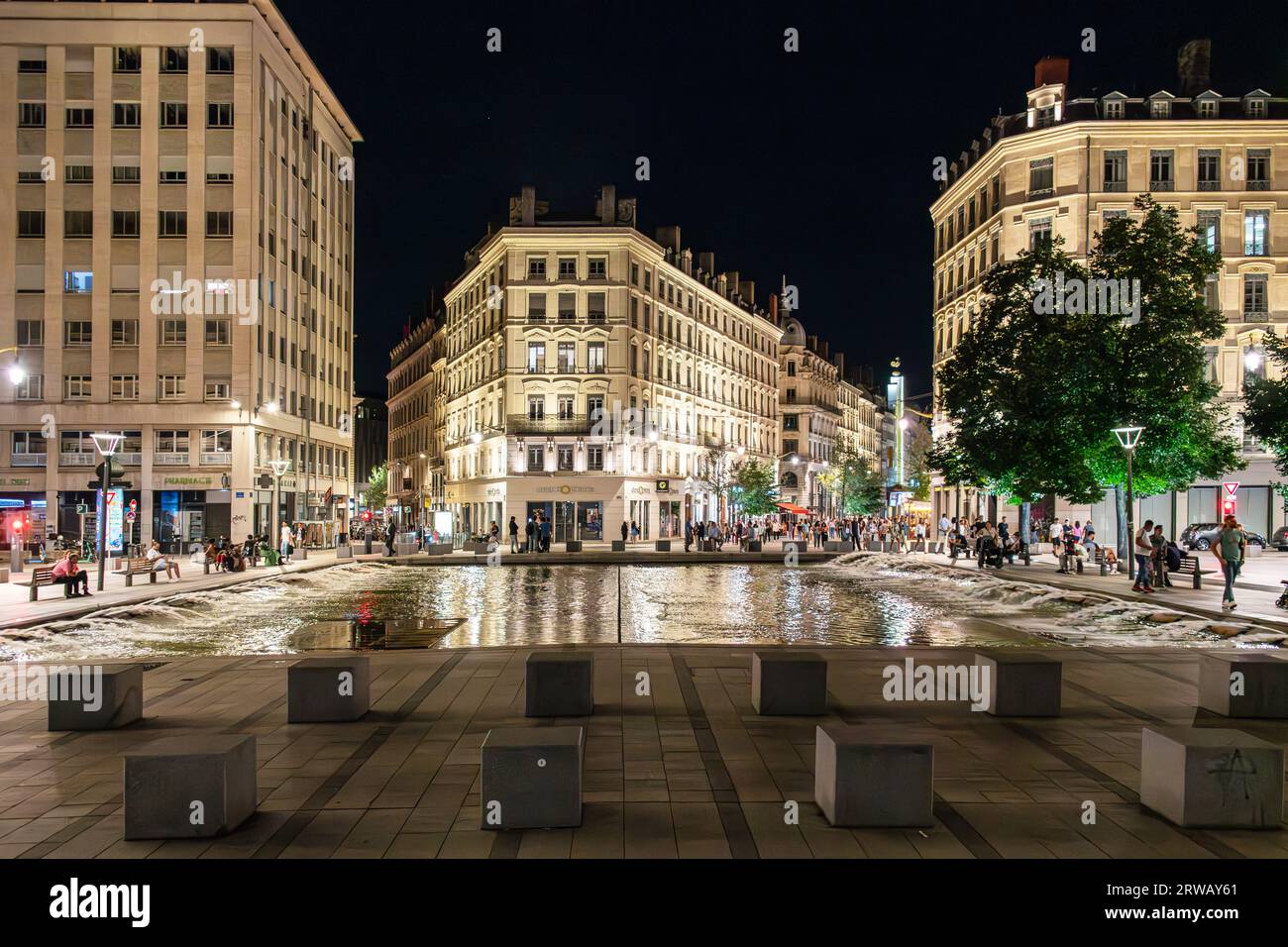 Nachtfoto des Place de la Republique im 2. Arrondissement von Lyon. Stockfoto