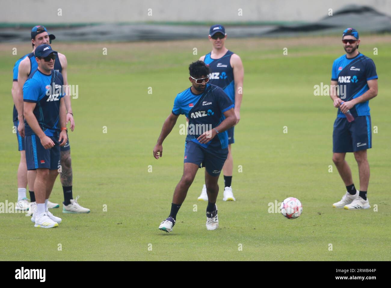 Das New Zealand Team nimmt am 18. September 2023 am Sher-e-Bangla National Cricket Stadium in Mirpur, Dhaka, Bangladesch, Teil. Stockfoto