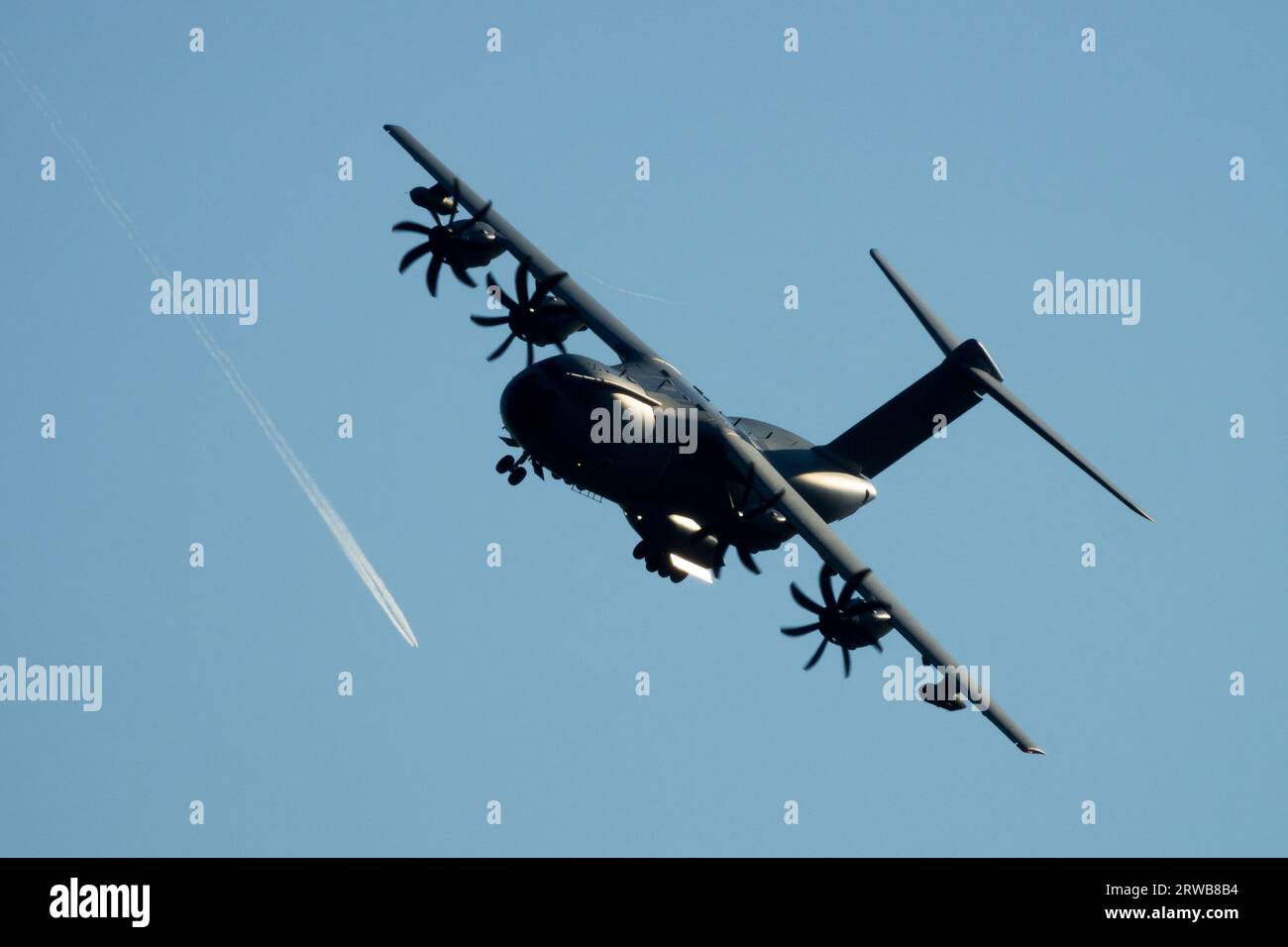 Militärtransport, Flugzeug, Luftwaffe, Flugzeug, Fliegen, Airbus A400M Atlas, Deutsche Luftwaffe Stockfoto