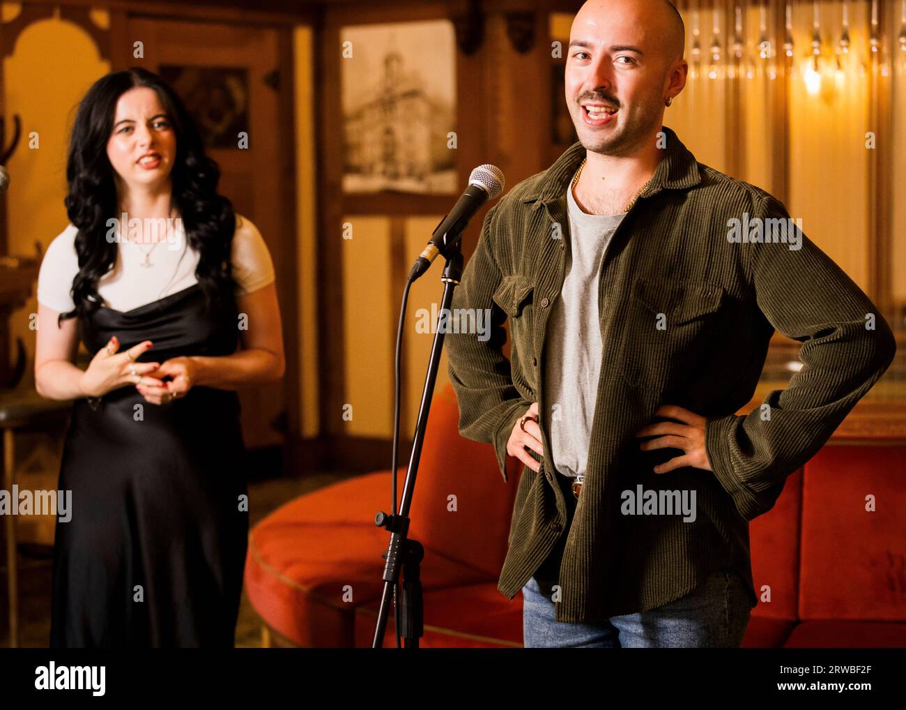 Rob Madge und Aimee McQueen nehmen West End New Friends im Victoria Palace Theatre, London auf © Clarissa Debenham (Film Free Photography) / Alamy Stockfoto