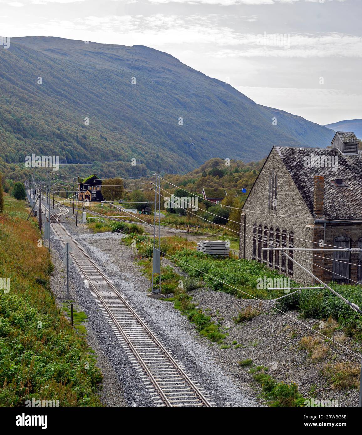 Bahnhof Drivstua in Drivdalen in der Nähe des Dovre Mountain (Oppdal, Trøndelag), Norwegen. Stockfoto