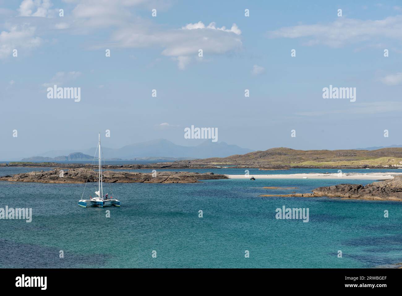 Die weißen Sandstrände und das türkisfarbene Wasser von Sanna Bay, Ardnamurchan Peninsula, Schottland, Großbritannien Stockfoto