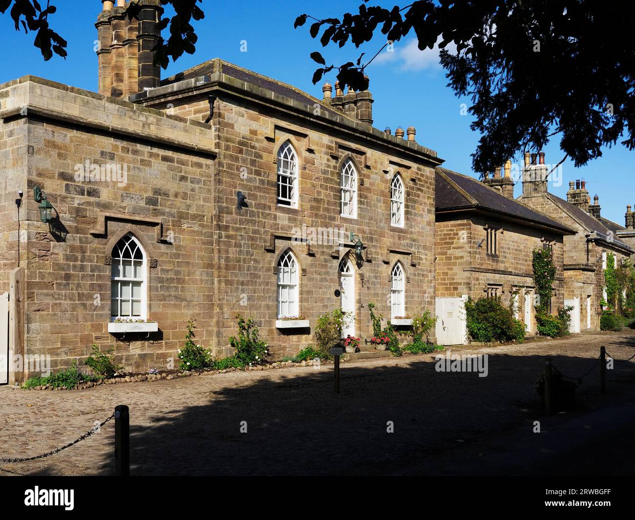 Häuser entlang des Nidderdale Way in Ripley Village Nidderdale North Yorkshire England Stockfoto