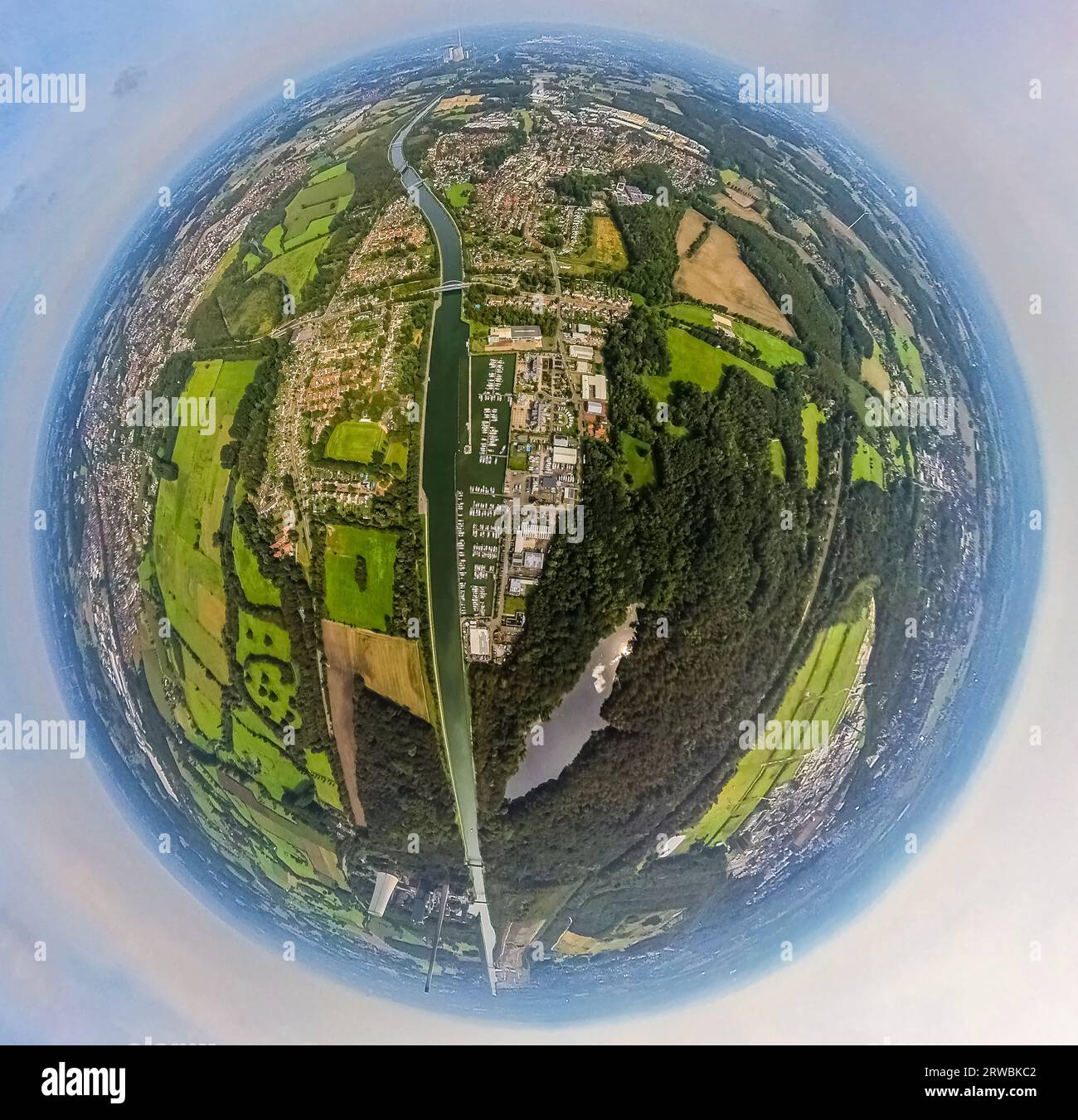 Luftaufnahme, Marina Rünthe, Datteln-Hamm-Kanal, Beversee in Beverwald, Globus, Fisheye Shot, Fish Eye Shot, 360 Grad Shot, Tiny World, Rünthe, Bergka Stockfoto