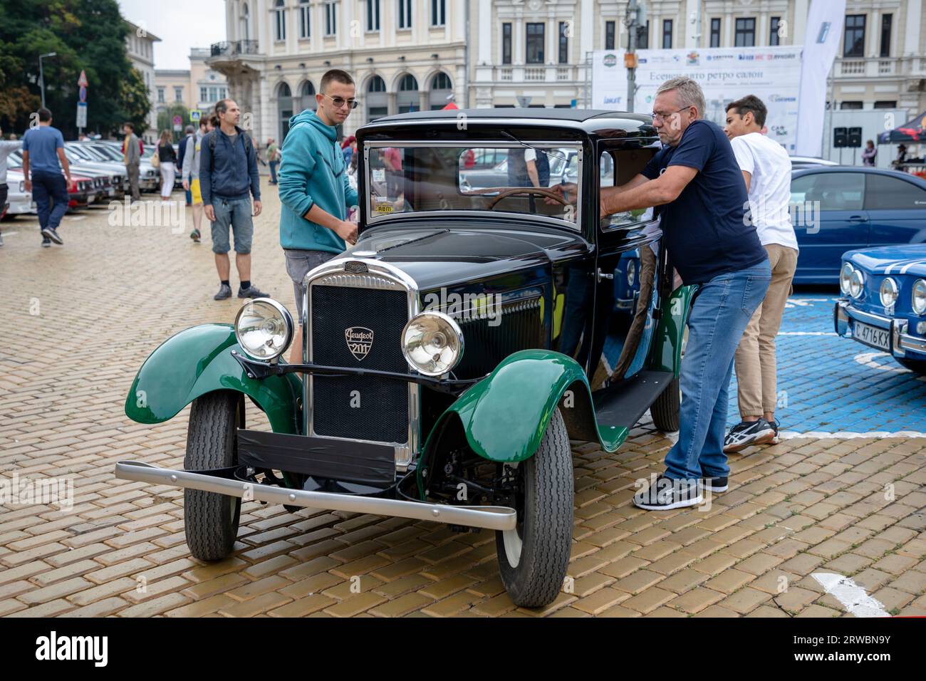 Sofia, Bulgarien - 17. September 2023: Herbstparade der alten oder alten Autos, Retro Car Stockfoto