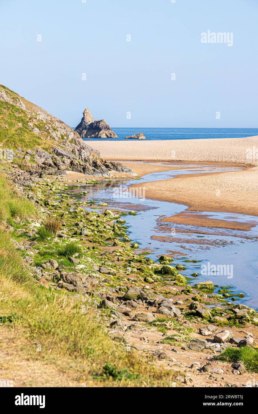 Abendlicht am Church Rock, Broad Haven Beach, Teil des Stackpole National Nature Reserve, im Pembrokeshire Coast National Park, West Wales UK Stockfoto