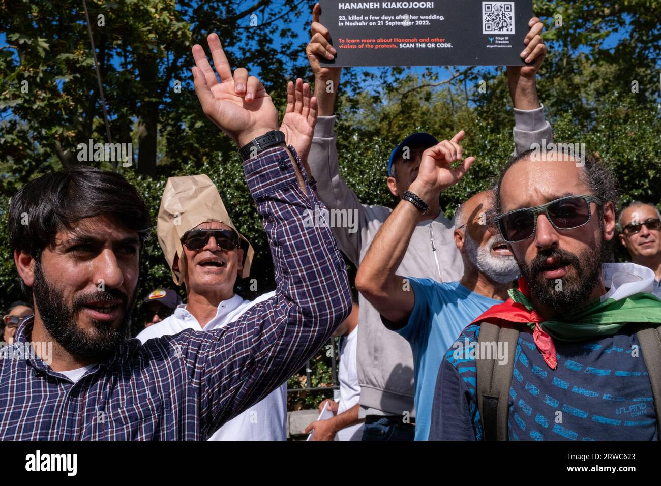 Am einjährigen Todestag von Mahsa Amini begeben sich britische Iraner auf die Straßen Londons, um gegen die iranische Regierung zu protestieren. Stockfoto