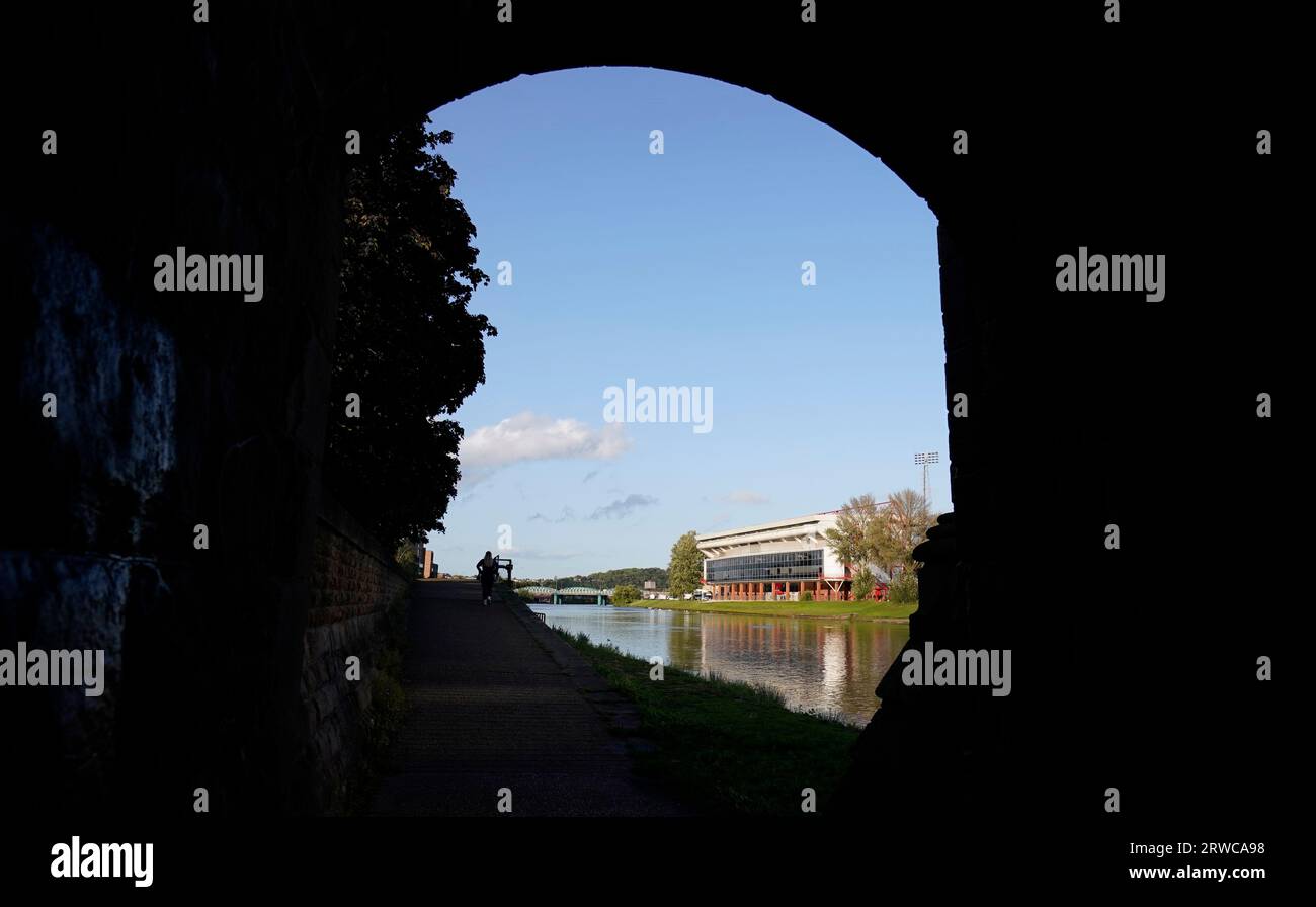 Nottingham, Großbritannien. September 2023. Allgemeine Ansicht des Stadionsitzes am Ufer des Trent während des Premier League-Spiels auf dem City Ground in Nottingham. Das Bild sollte lauten: Andrew Yates/Sportimage Credit: Sportimage Ltd/Alamy Live News Stockfoto