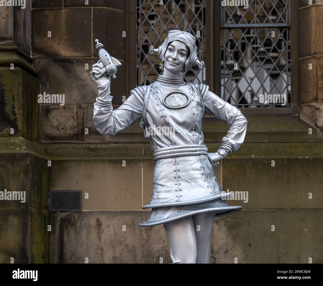 Living Statue Street Performer, Edinburgh Festival Fringe, Royal Mile, Schottland, Großbritannien Stockfoto