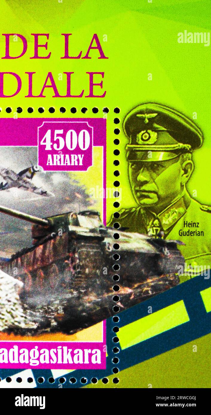 MOSKAU, RUSSLAND - 12. JULI 2022: Briefmarke gedruckt in Madagaskar zeigt Heinz Guderian, Serie, um 2016 Stockfoto