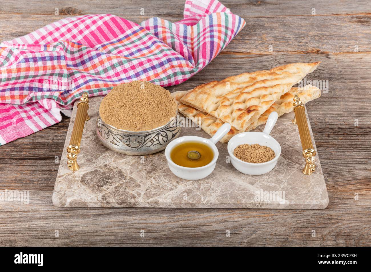 ZA'atar ist ein kulinarisches Kraut oder eine Kräuterfamilie. Es ist auch der Name einer Gewürzmischung, die typischerweise als Gewürz verwendet wird und das Kraut entlang des Witzes enthält Stockfoto