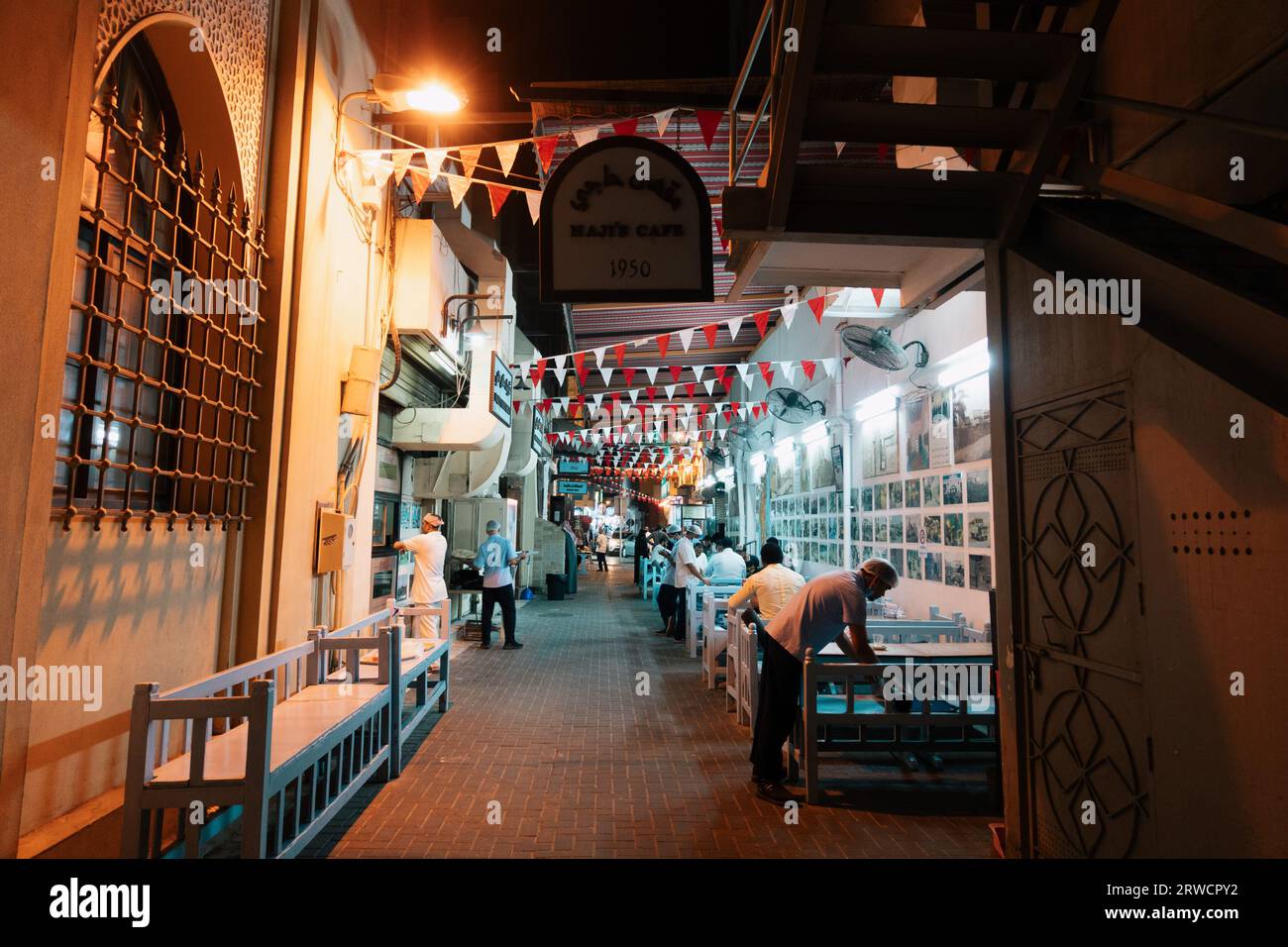 Der Speisesaal im Freien in Haji's Traditional Cafe, Manama, Bahrain Stockfoto