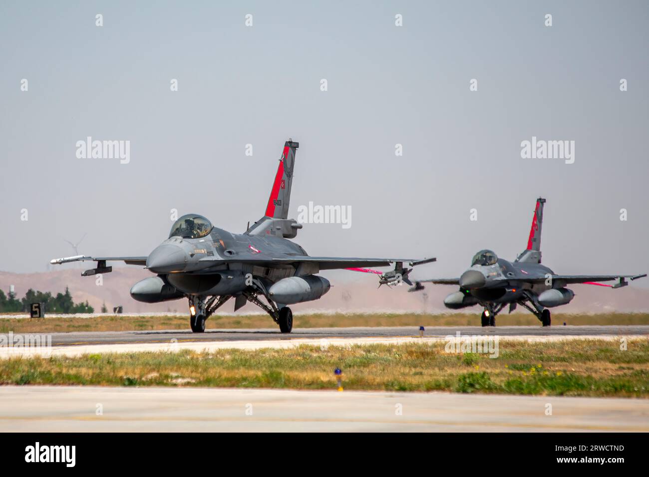 Konya, Türkei - 07 01 2021: Übung der Anatolischen Eagle Air Force 2021 F16 Kampfflugzeug in Rollposition in der Türkei. Stockfoto