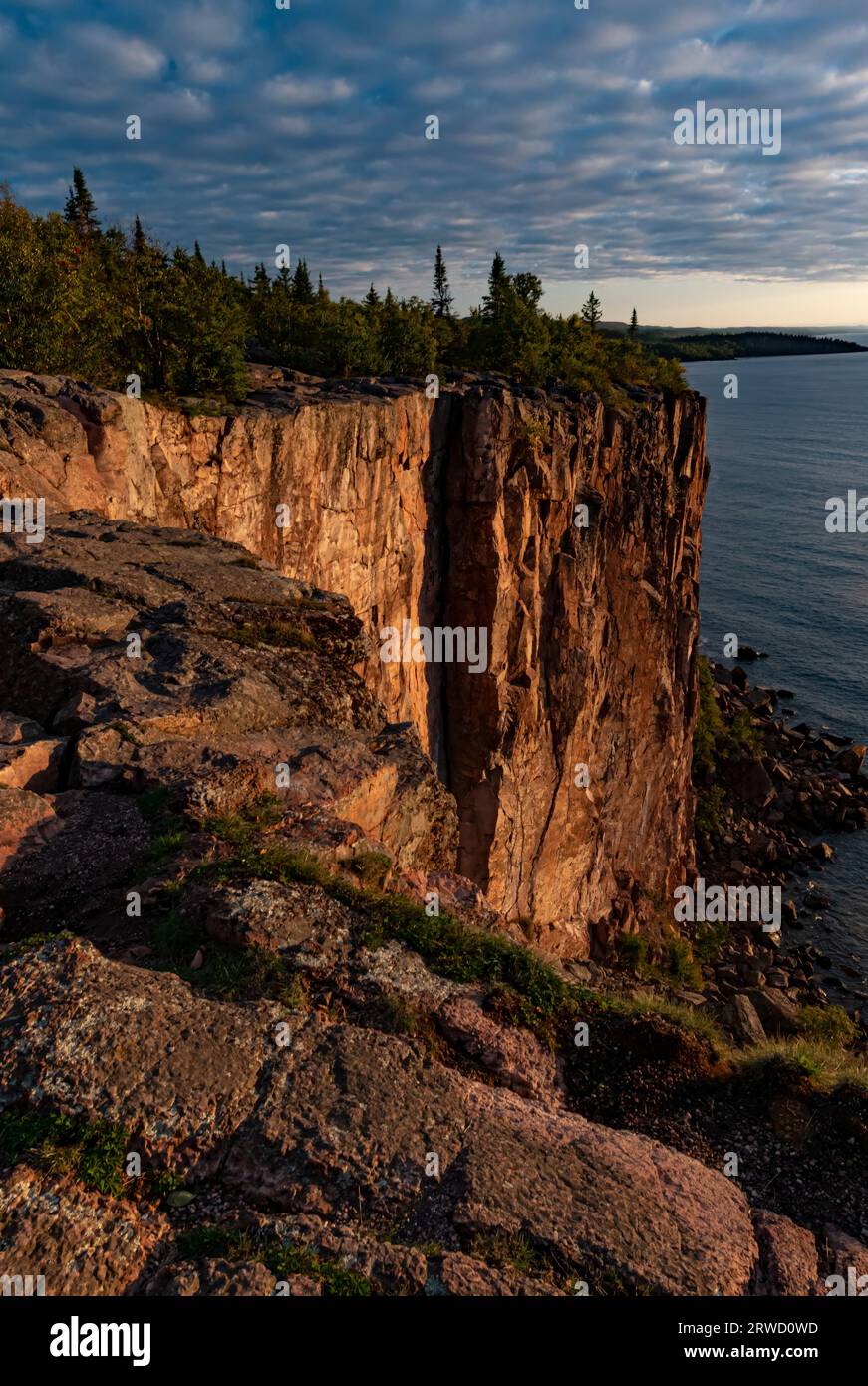 Palisade Head im Tettegouche State Park Shine in Morning Light, Cook County, Minnesota Stockfoto