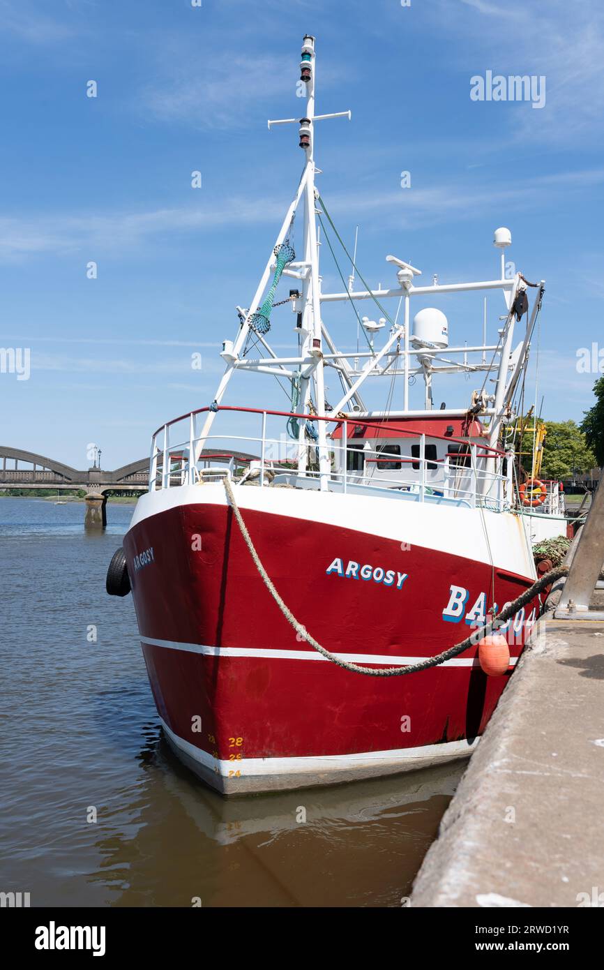 Fischerboote im funktionierenden Fischereihafen Kirkudbright. Stockfoto