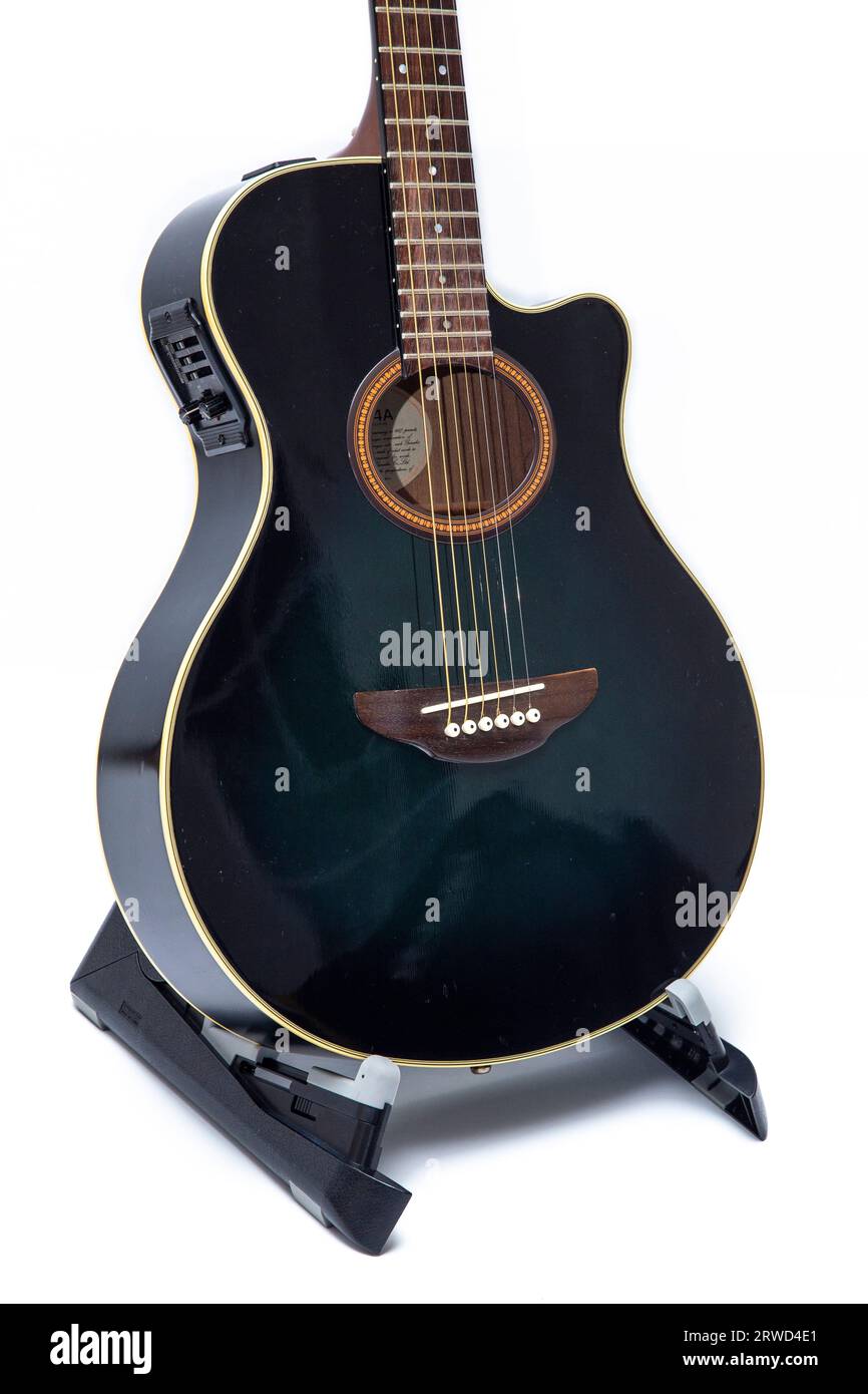 Yamaha APX4a, sechssaitige Elektro-Akustikgitarre aus den späten 1990er Jahren Stockfoto