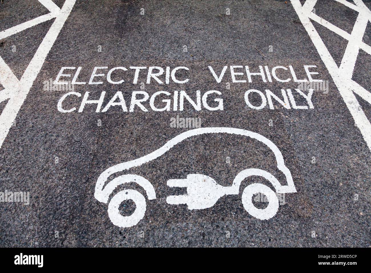 Eine Ladestation für Elektrofahrzeuge in Großbritannien Stockfoto