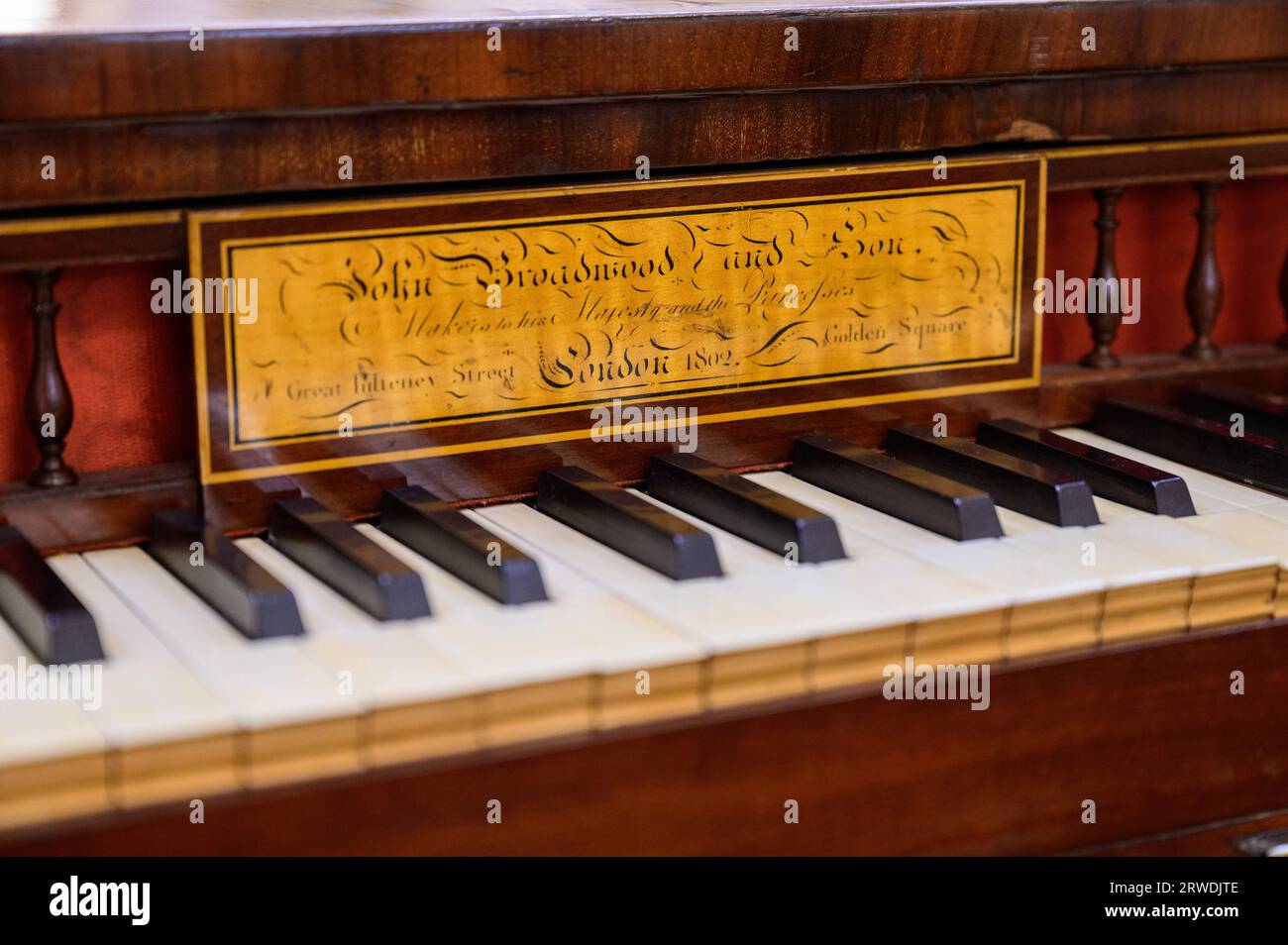 John Broadwood & Sons Klavier. London 1802. Ausgestellt im Casa-Museu Medeiros e Almeida, Lissabon, Portugal. Stockfoto