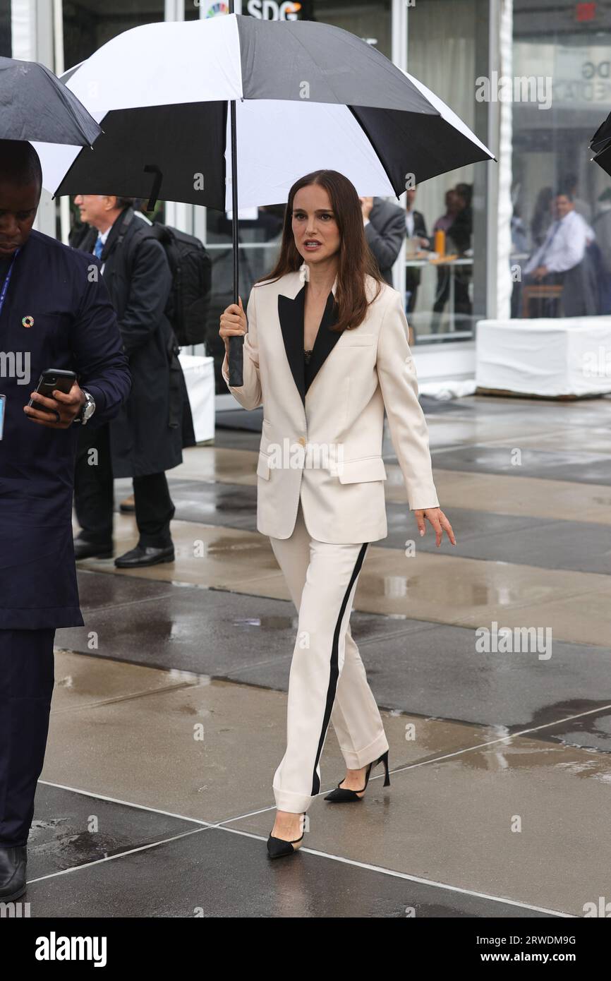 NY, USA. September 2023. Vereinte Nationen, New York, USA, 18. September 2023 - Natalie Portman, Schauspielerin und Aktivistin während eines Gesprächs zur Geschlechtergleichstellung in der SDG-Medienzone heute am Hauptsitz der Vereinten Nationen in New York City. Foto: Giada Papini Rampelotto/EuropaNewswire (Bildnachweis: © Luiz Rampelotto/ZUMA Press Wire) NUR REDAKTIONELLE VERWENDUNG! Nicht für kommerzielle ZWECKE! Stockfoto