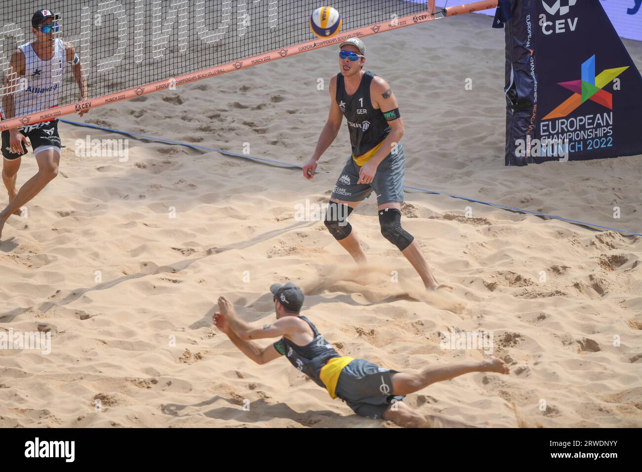 Sven Winter, Paul Henning (Deutschland). Beach Volley. Europameisterschaft München 2022 Stockfoto