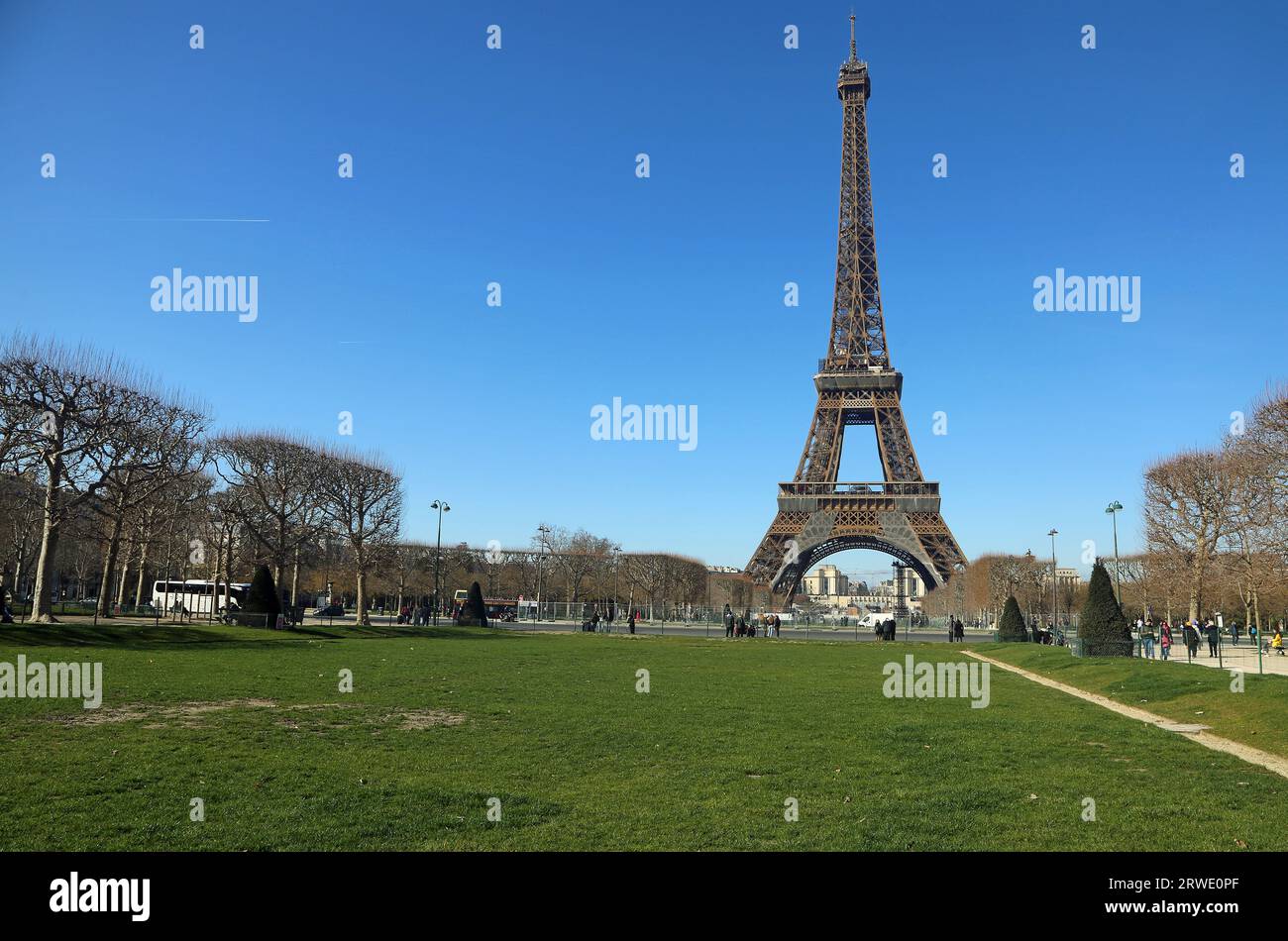 Champ de Mars - Eiffelturm - Paris, Frankreich Stockfoto