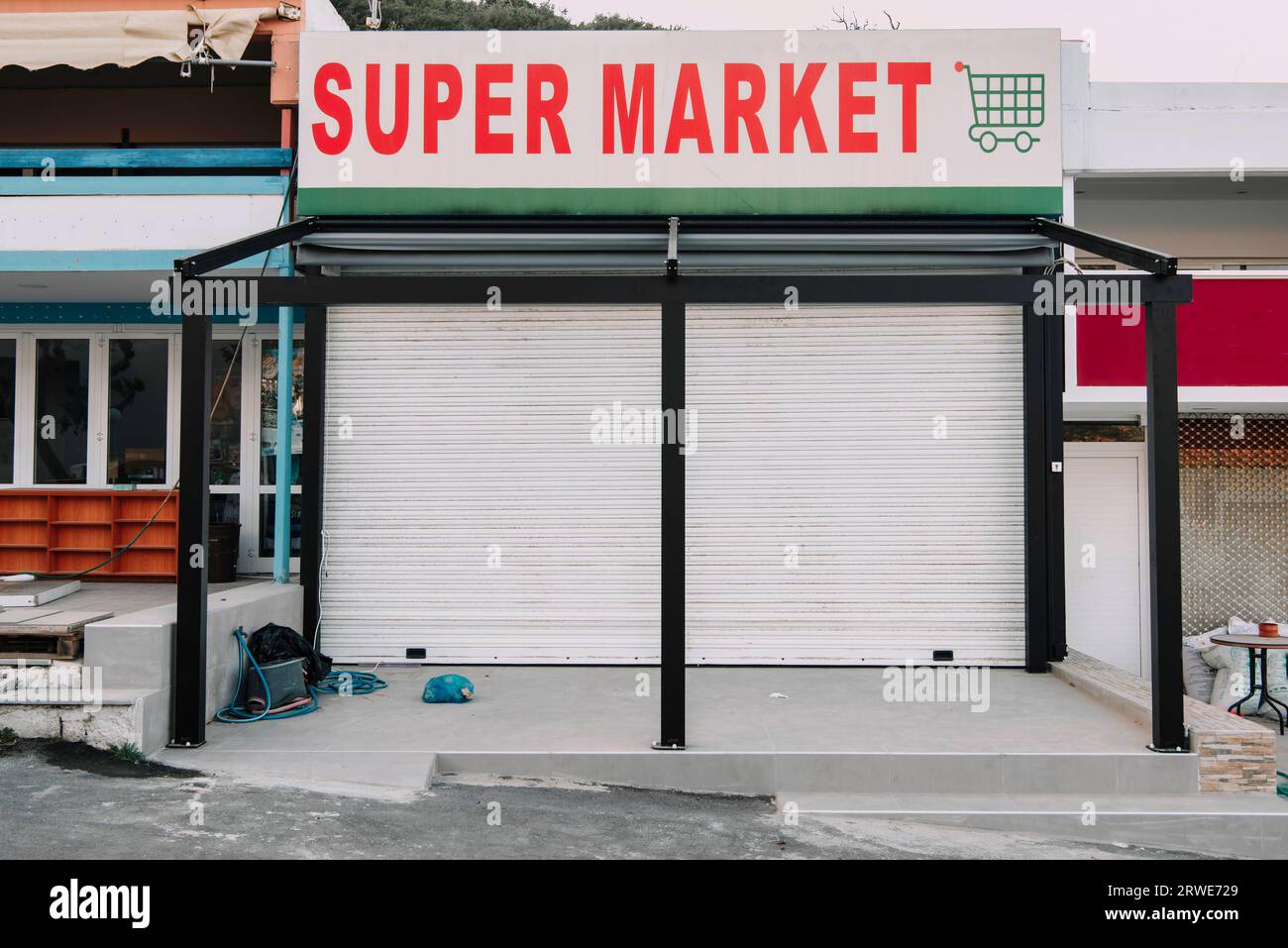 Geschlossener Supermarkt aufgrund von Wirtschaftskrise, Krise, Konkurs, auch geschlossen Stockfoto