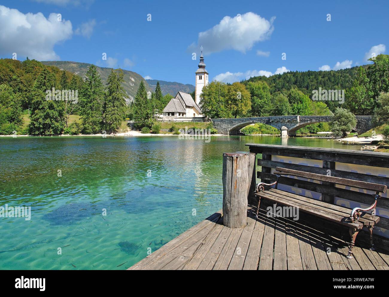 Svet Janez am Wochein-See bei Bohinj in den Julischen Alpen Stockfoto