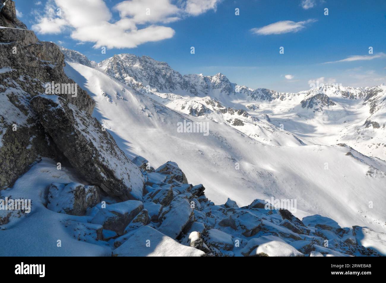 Blick auf einem sonnendurchfluteten Tal im Kaçkar Berge, Türkei Stockfoto