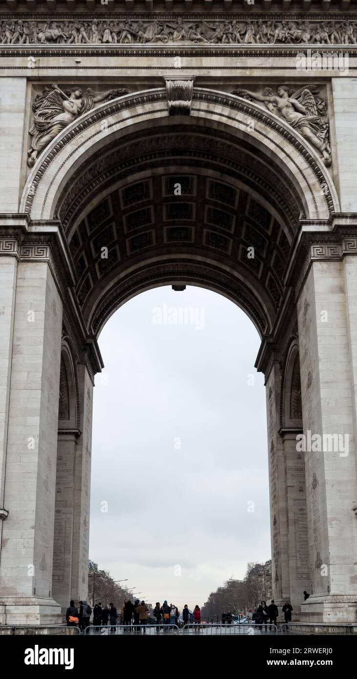 Arc de Triomphe de l'Etoile (Triumphbogen des Sterns), eines der berühmtesten Denkmäler in Paris, Frankreich, am westlichen Ende der Champs-Elysées Stockfoto