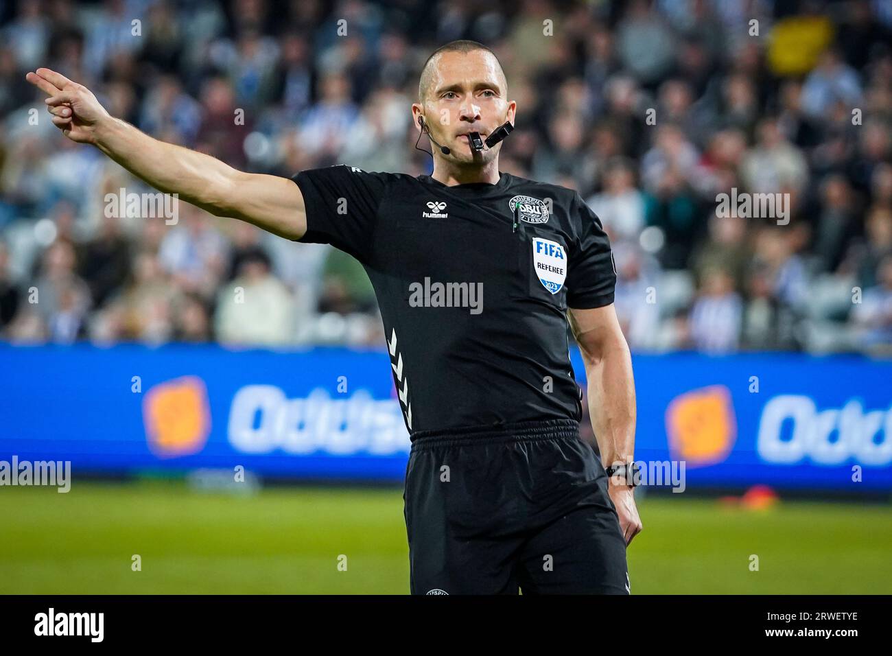 Odense, Dänemark. September 2023. Schiedsrichter Mads-Kristoffer Kristoffersen, der während des 3F Superliga-Spiels zwischen Odense BK und Silkeborg im Nature Energy Park in Odense gesehen wurde. (Foto: Gonzales Photo/Alamy Live News Stockfoto