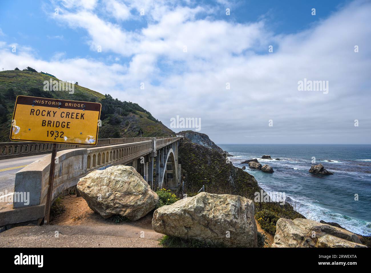 Die Rocky Creek Bridge im Pacific Coast Highway (Big Sur), Kalifornien Stockfoto