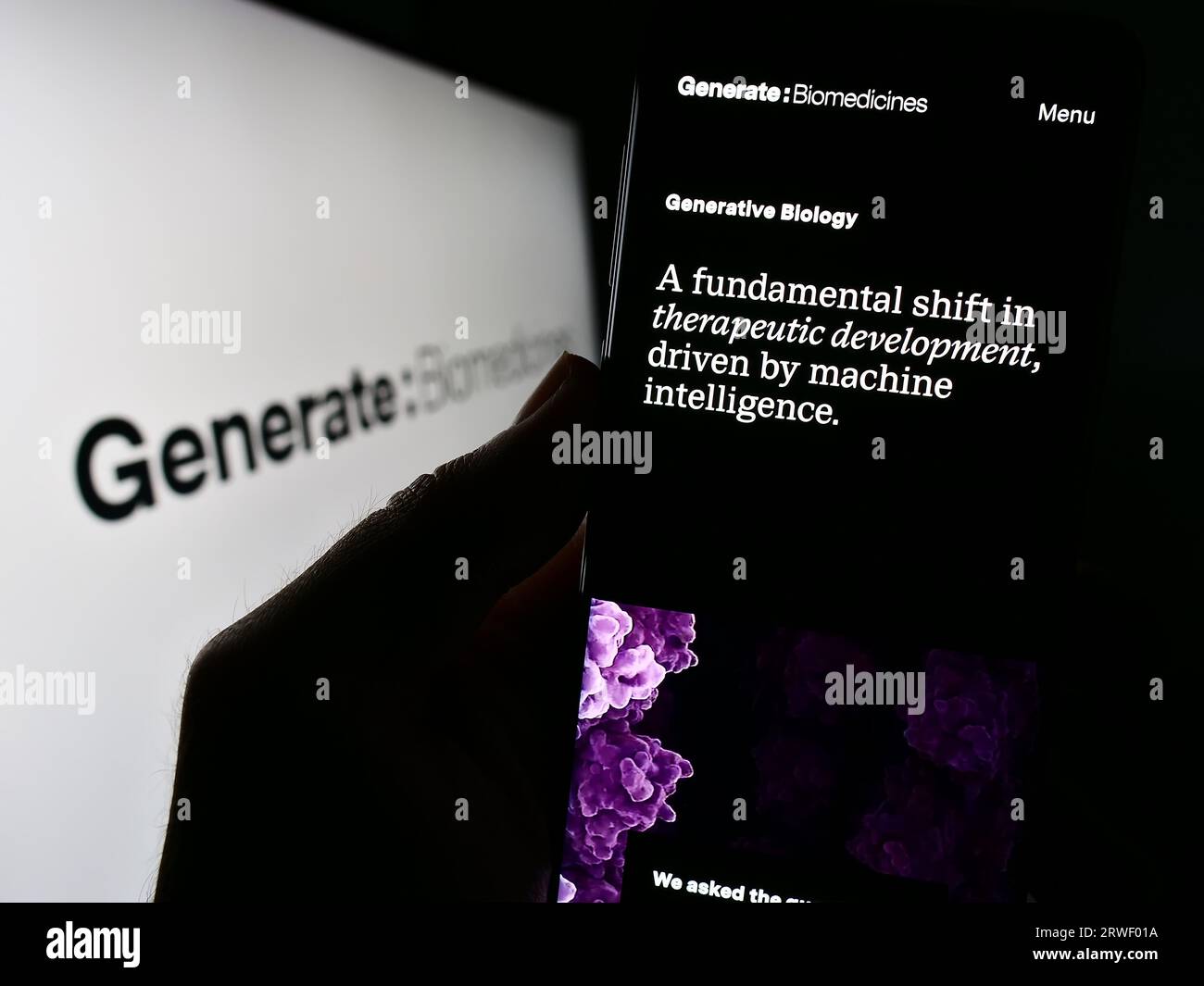 Person, die ein Smartphone mit der Website des US-amerikanischen Biotechnologie-Unternehmens Generate Biomedicines auf dem Bildschirm mit Logo hält. Konzentrieren Sie sich auf die Mitte der Telefonanzeige. Stockfoto