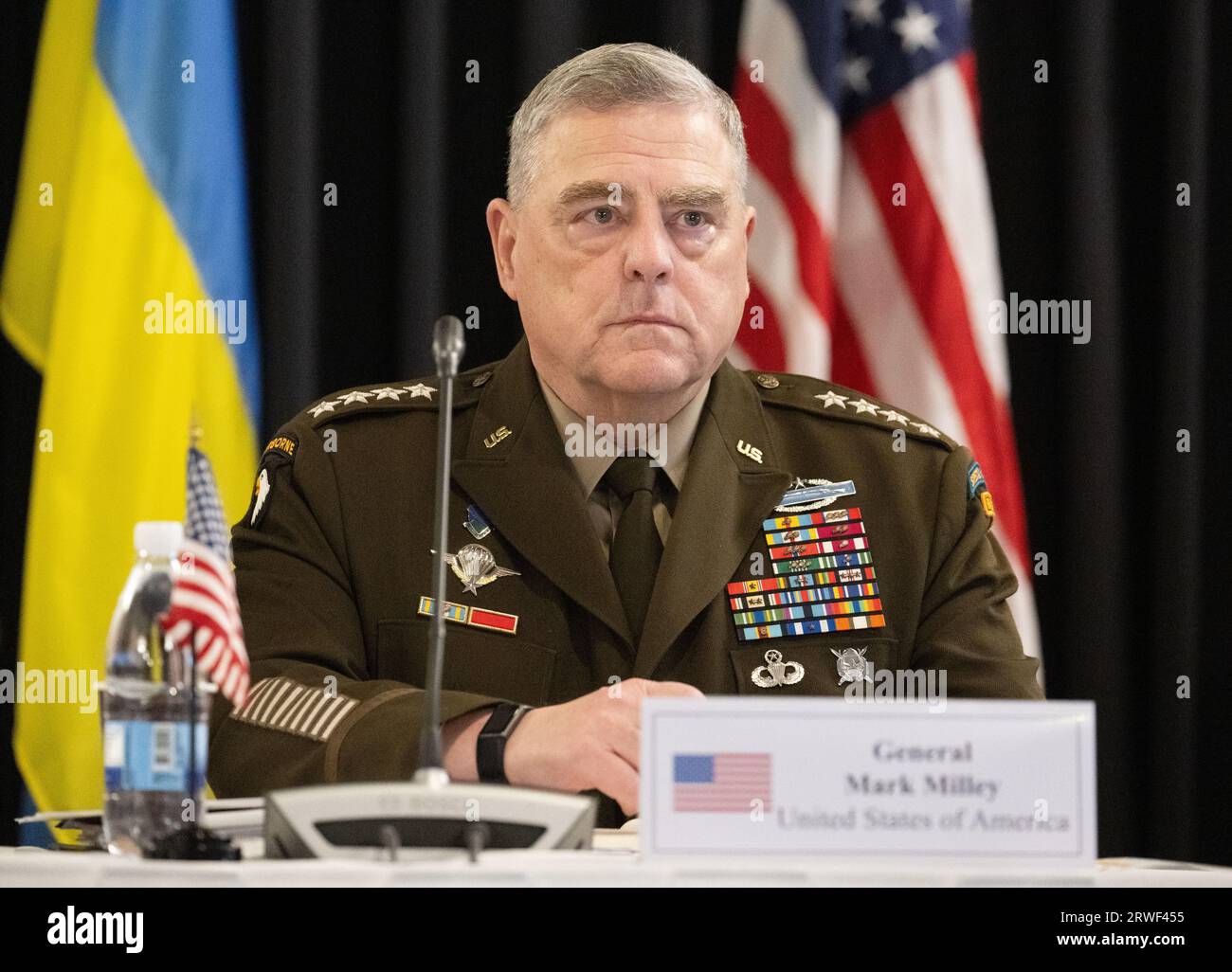 Ramstein Miesenbach, Deutschland. September 2023. General Mark Milley trifft bei der fünften Sitzung der Ukraine Contact Group am US-Stützpunkt in Ramstein ein. Quelle: Boris Roessler/dpa/Alamy Live News Stockfoto