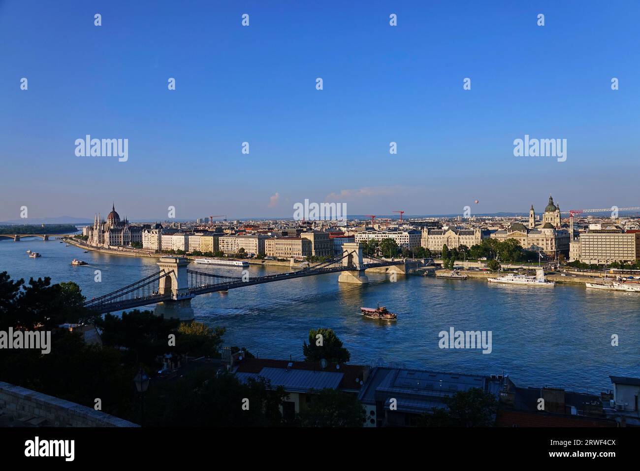 Ungarischen Parlament und Donau, Budapest, Ungarn Stockfoto
