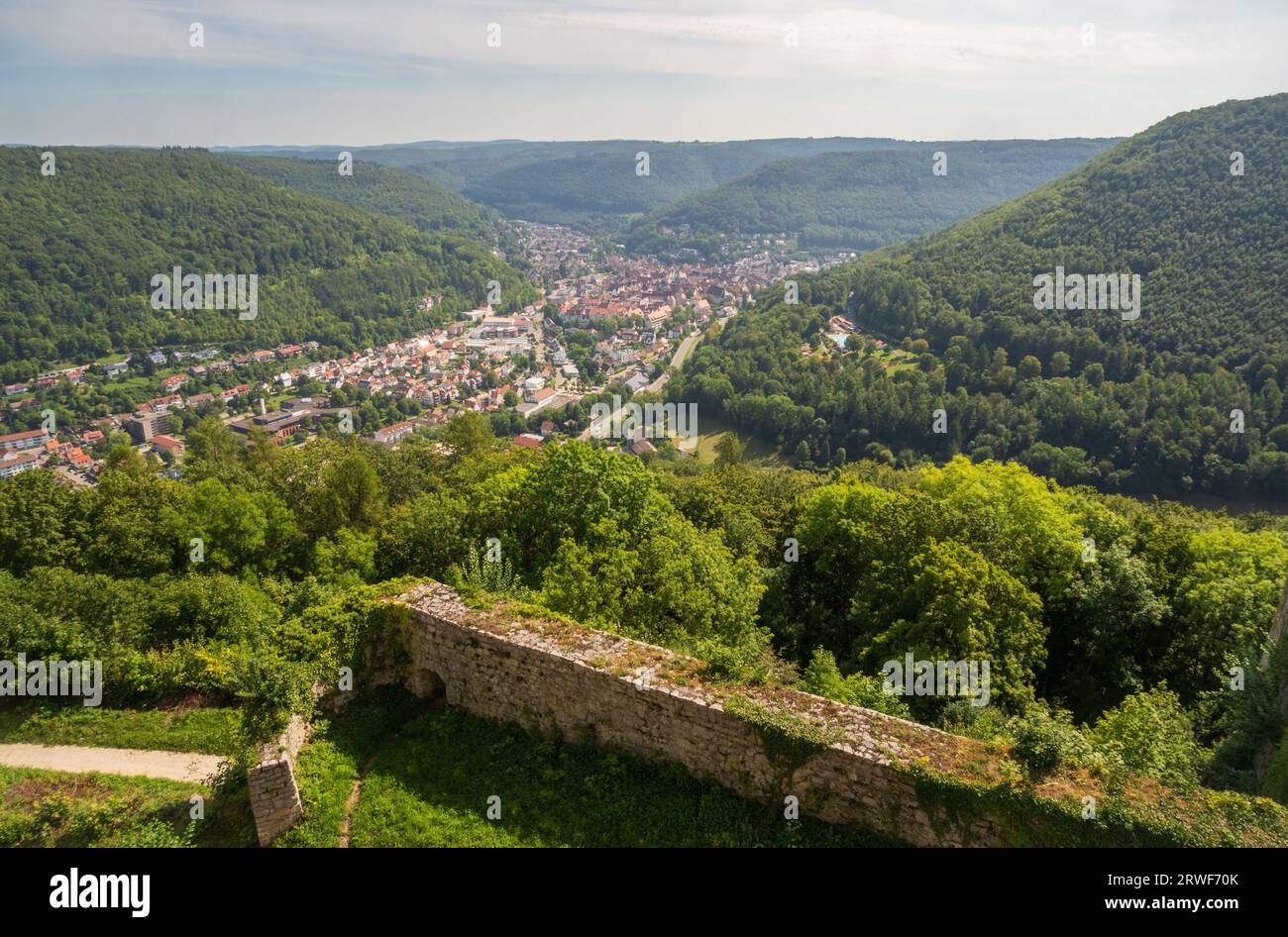 Die Burgruine Hohenurach, Festung auf einem Hügel in Bad Urach Stockfoto