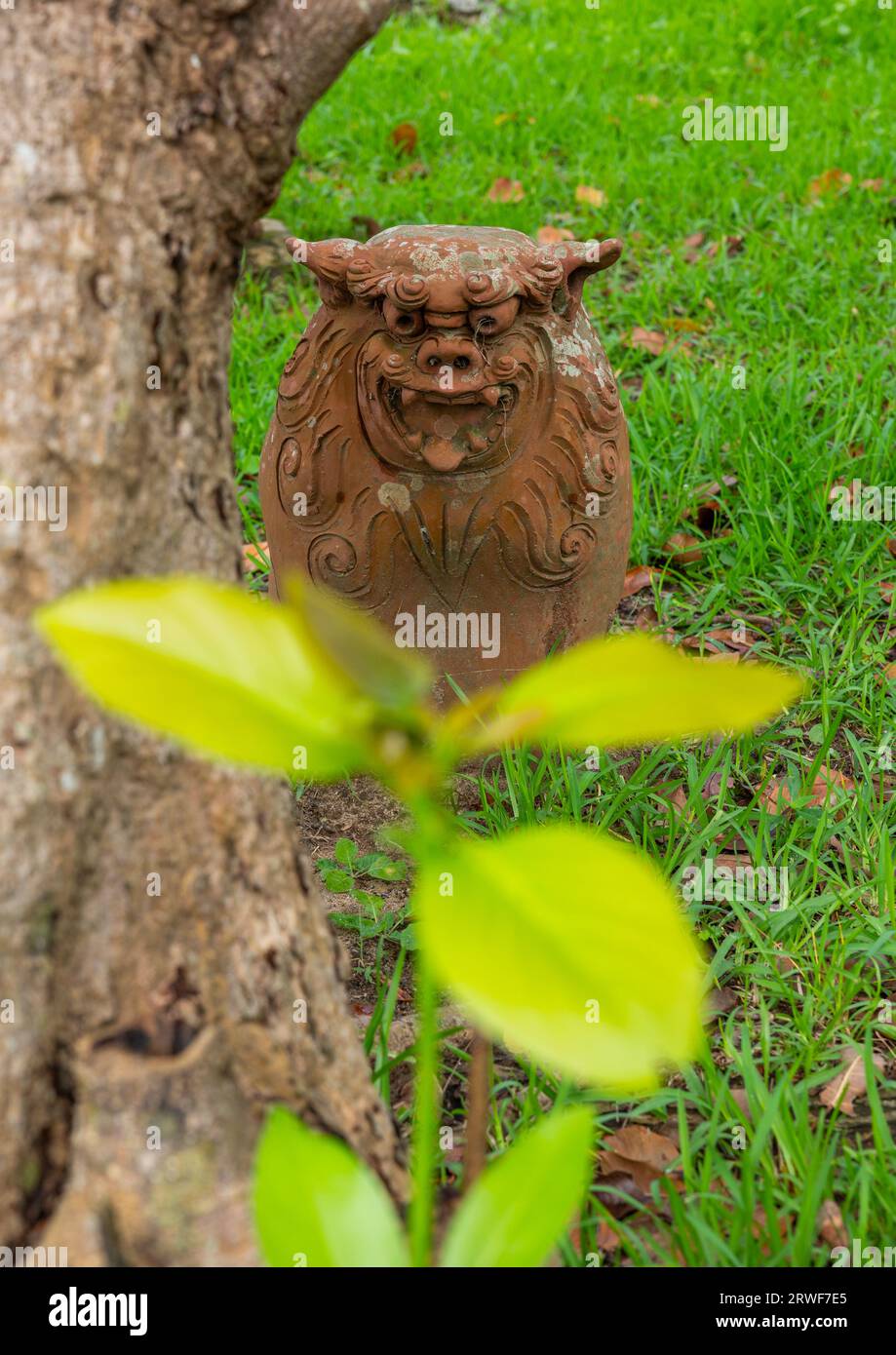 Shisa-Löwen-Statue zum Schutz der Häuser vor den schlechten Geistern, Yaeyama-Inseln, Ishigaki, Japan Stockfoto