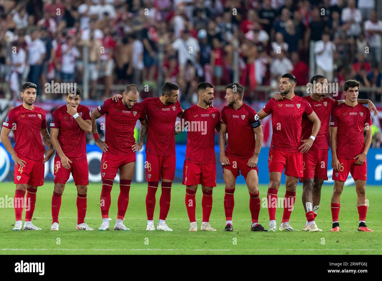 Athen, Griechenland - 16. August 2023: Spieler des FC Sevilla während des Endspiels des UEFA-Superpokals zwischen Manchester City und Sevilla im Stadio Karaiskakis, P Stockfoto