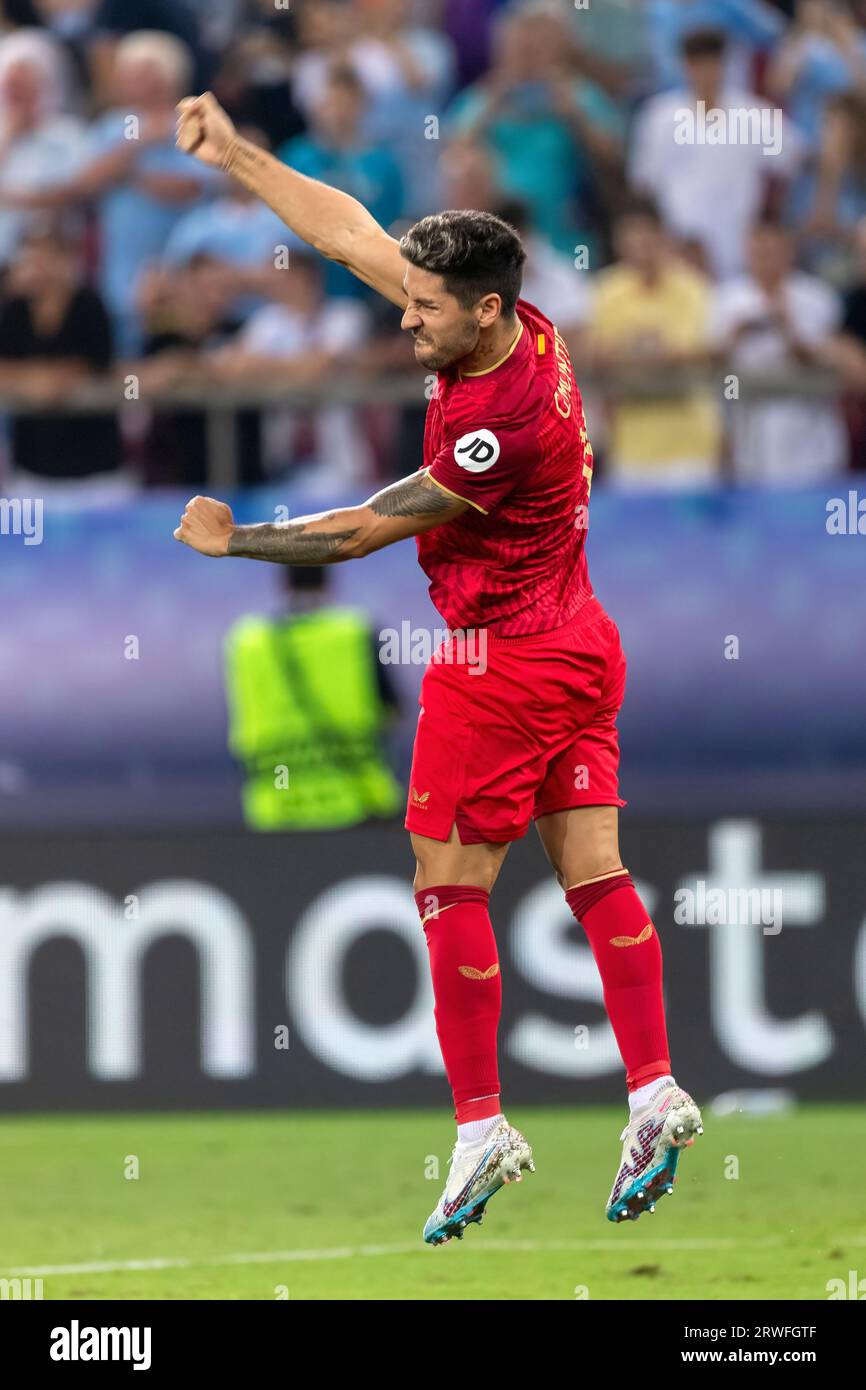 Athen, Griechenland - 16. August 2023: Spieler von Gonzalo Montiel in Aktion während des Endspiels des UEFA-Superpokals zwischen Manchester City und Sevilla in Stad Stockfoto