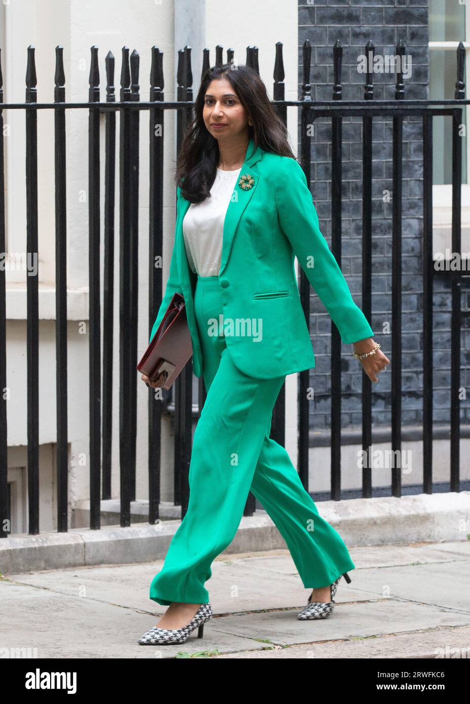 London, England, Großbritannien. September 2023. Innenministerin SUELLA BRAVERMAN wird in der Downing Street als Kabinettssitzung gesehen (Bild: © Tayfun Salci/ZUMA Press Wire) NUR REDAKTIONELLE VERWENDUNG! Nicht für kommerzielle ZWECKE! Quelle: ZUMA Press, Inc./Alamy Live News Stockfoto