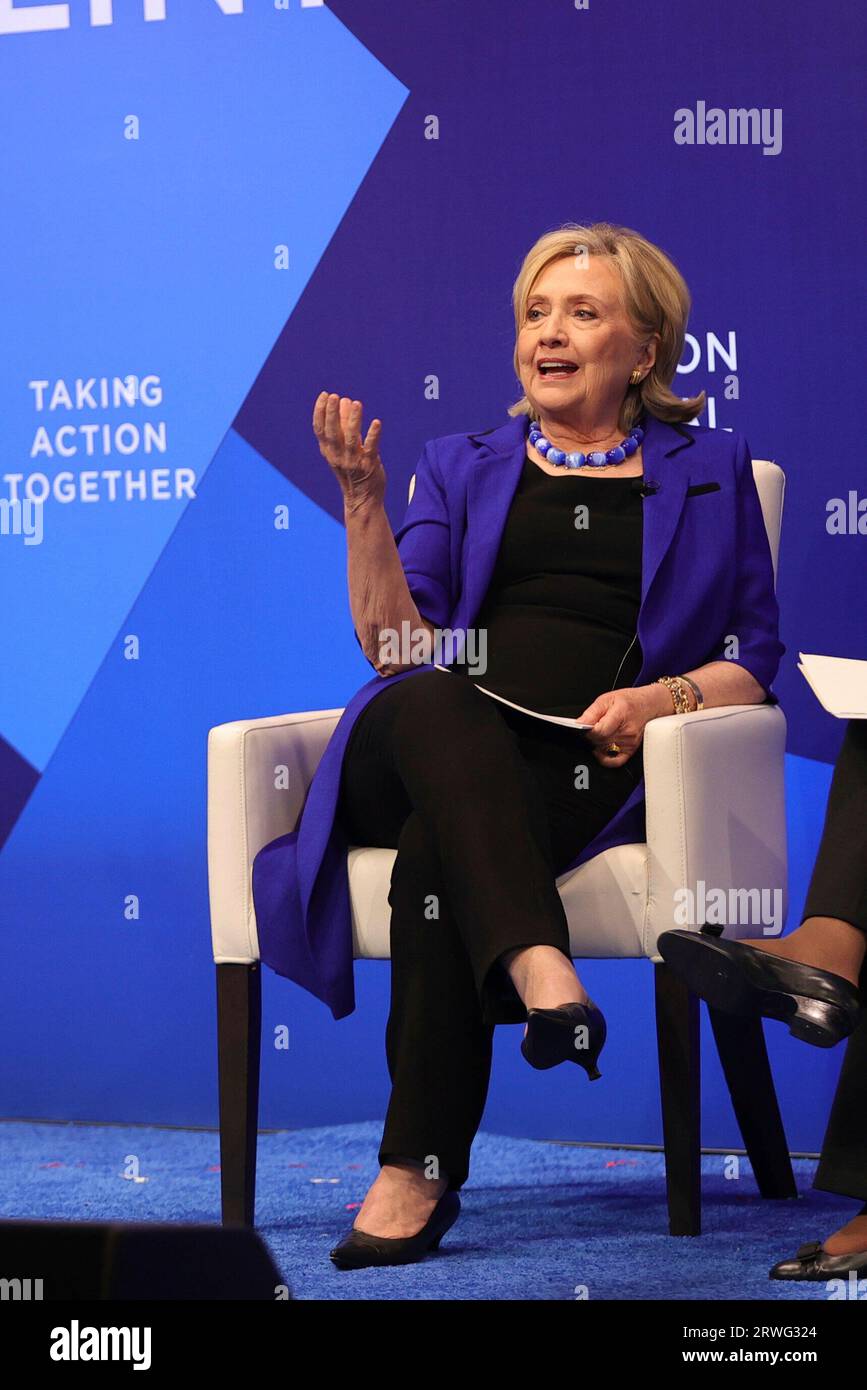 Hilton Hotel, New York, USA, 18. September 2023 - die ehemalige Außenministerin Hillary Clinton und Janet Yellen, die Finanzministerin der Vereinigten Staaten, sprechen am ersten Tag des Clinton Global Initiative 2023-Treffens, das heute im Hilton Hotel am Hauptsitz der Vereinten Nationen in New York stattfand. Foto: Luiz Rampelotto/EuropaNewswire Stockfoto