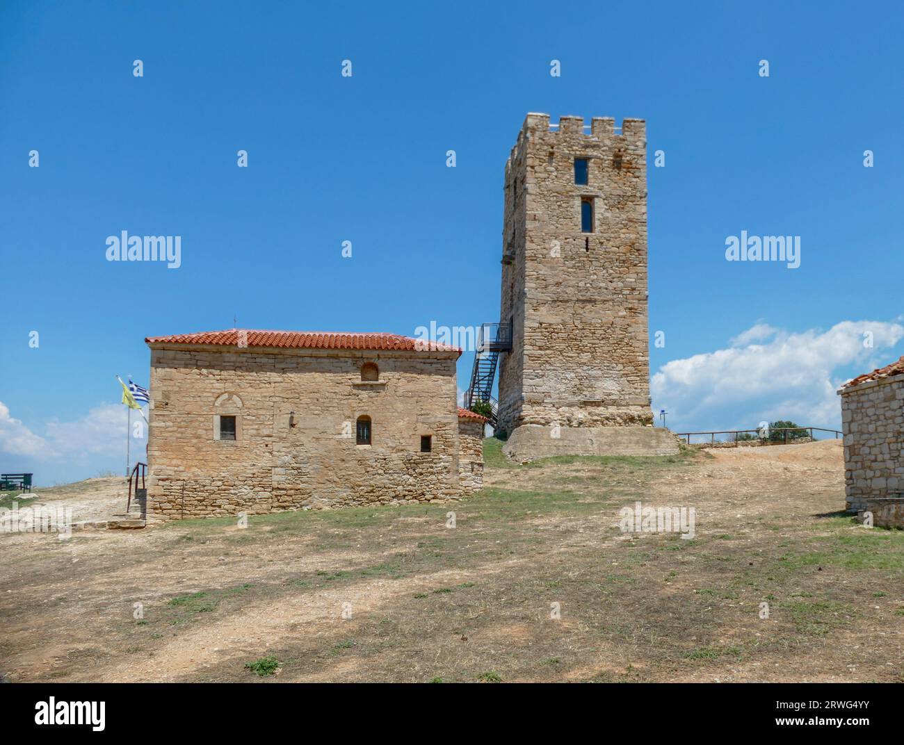 Byzantinischer Turm bei Nea Fokea bei Chalkidiki, einer Halbinsel und Teil der Region Zentralmakedonien in Griechenland Stockfoto