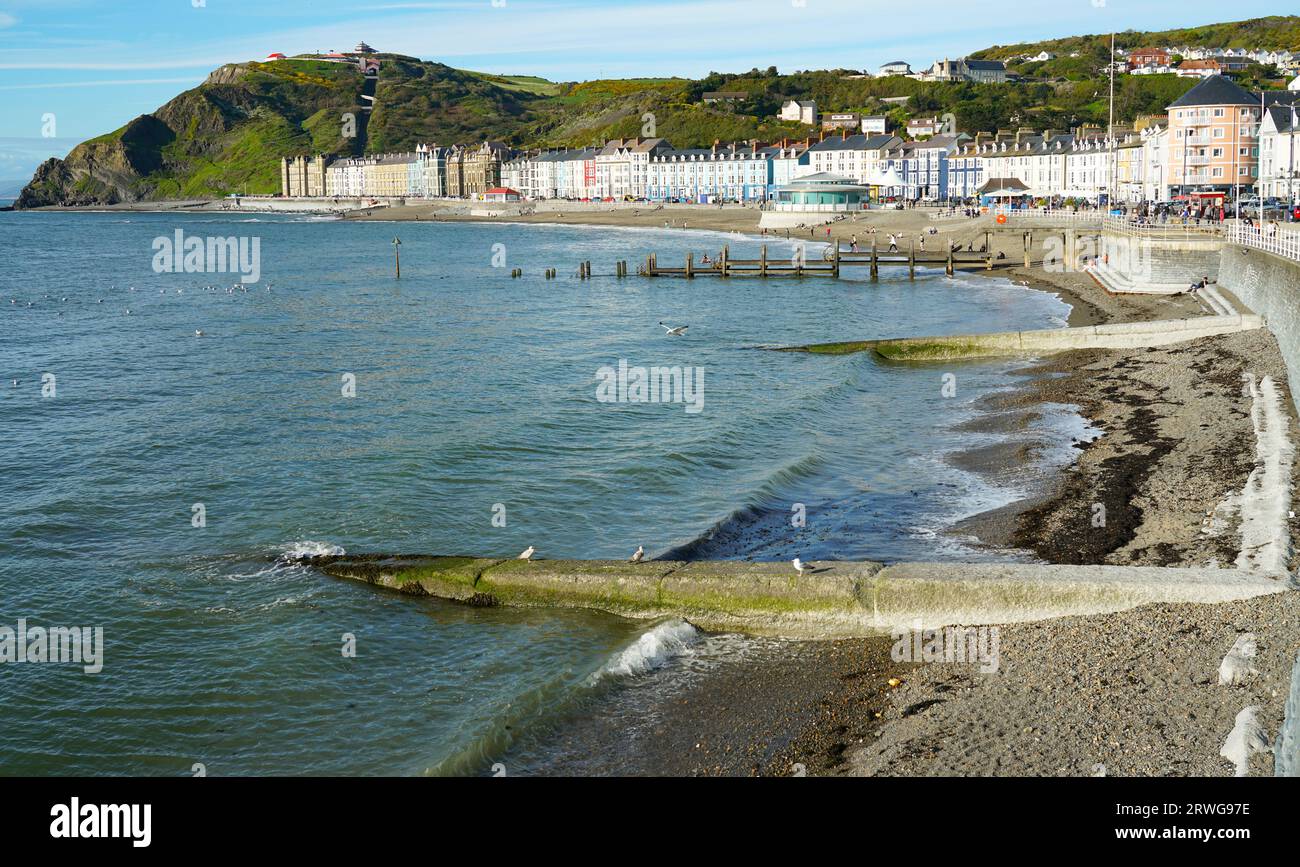 Aberystwyth Promenade, Ceredigion, Mittelwales. Slap Bang in der Mitte der Cardigan Bay. Bild aufgenommen im Mai 2023. Stockfoto