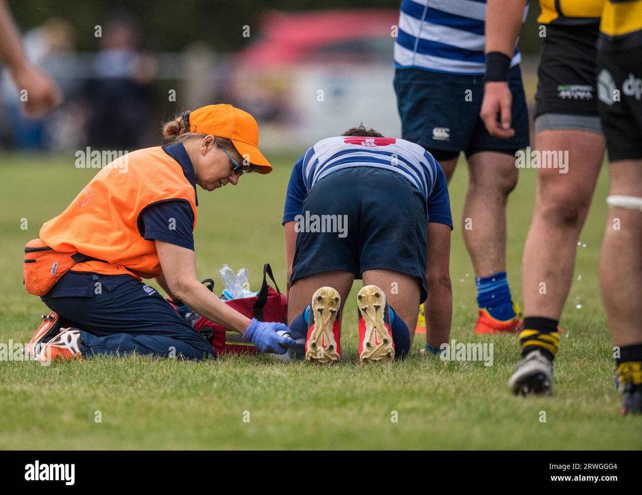 Englische Herren Amateurspieler der Rugby Union spielen in einem Ligaspiel. Stockfoto