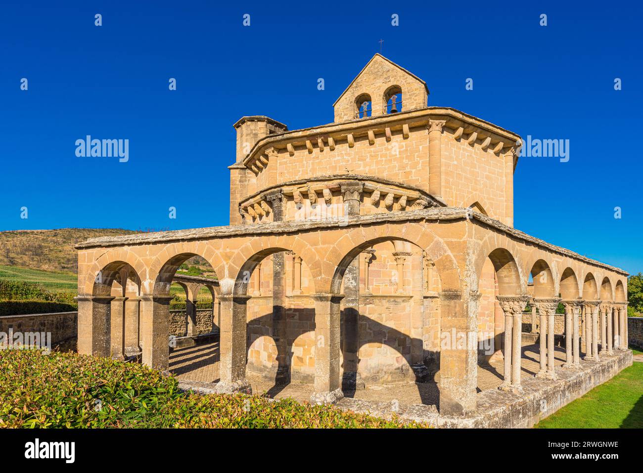 Kirche der Heiligen Maria von Eunate, romanischer Tempel aus dem 12. Jahrhundert Stockfoto