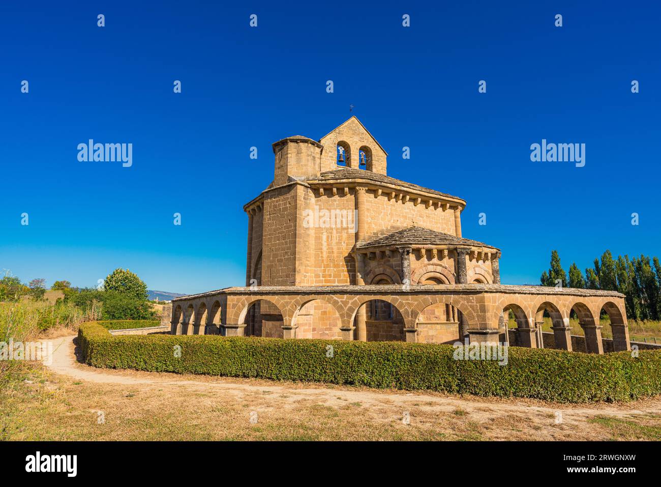 Kirche der Heiligen Maria von Eunate, romanischer Tempel aus dem 12. Jahrhundert Stockfoto