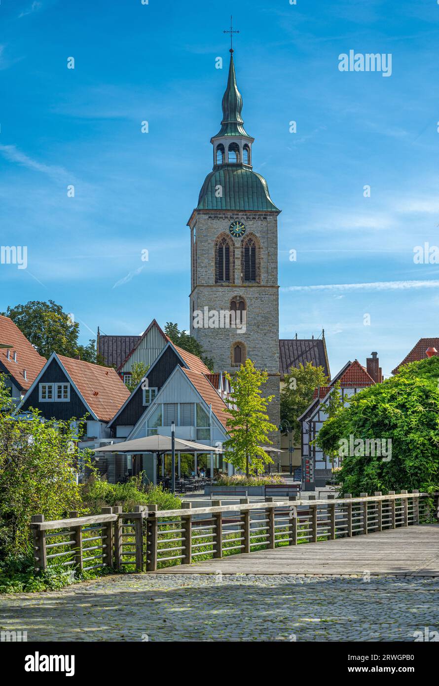 Altstadt von Wiedenbrück mit der Kirche St. Aegidius, Rheda-Wiedenbrück, Ostwestfalen-Lippe, Nordrhein-Westfalen, Deutschland Stockfoto