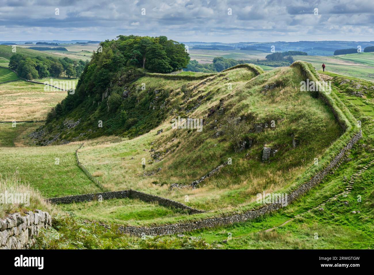 Hadrian's Wall und National Trails in Housesteads Crags, Houesteads, Northumberland Stockfoto