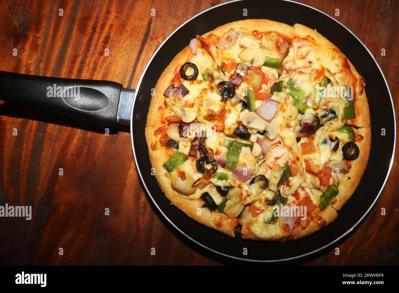 Pizza auf der Pfanne, Bild der Pfanne Stockfoto